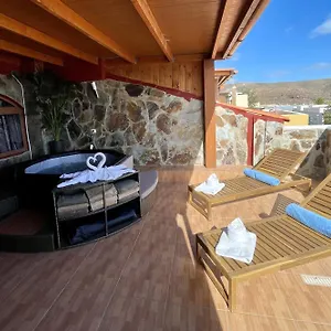 Chabela's Seaview Penthouse & Apartamento Lajita